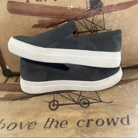 Vince Camuto Women’s Korli 2 Slip On Sneaker size 7.5 - Picture 4 of 8